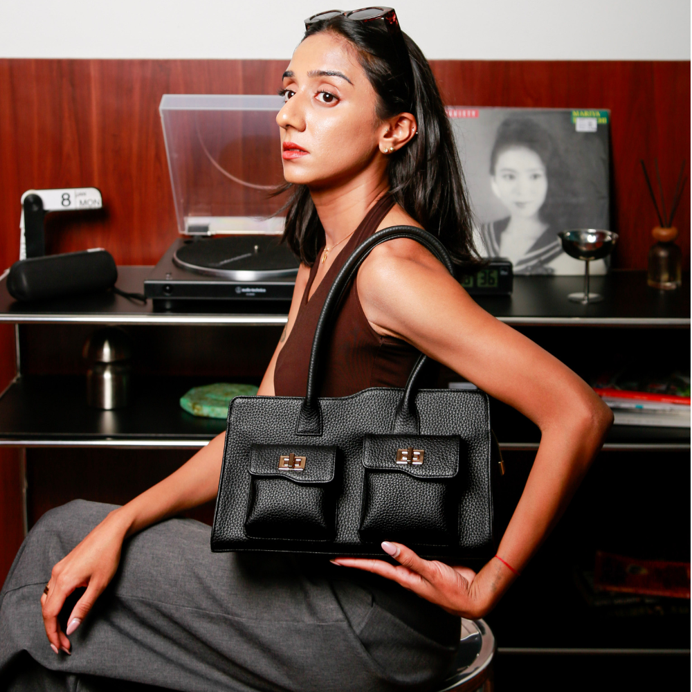 The Has - Pauline 32' in Soft Floater Black